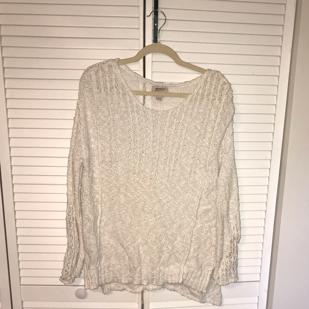 White long sleeve pullover sweater